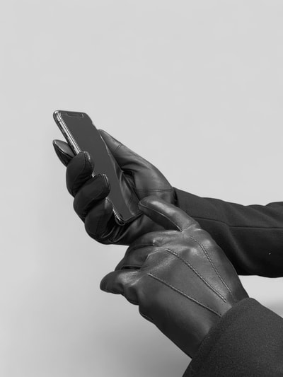 Akaroa Handschuhe mit Touchscreenfunktion Modell 'RON' Black 1