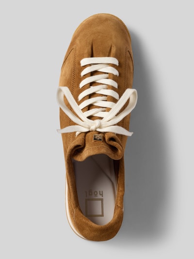 Produktfoto, Sneaker aus echtem Leder mit Logo-Detail von Högl in Braun, abgerundete Passform, Schnürverschluss, profilierte Sohle, Absatzhöhe 2 cm, Schafthöhe 7 cm, Schaftweite 7 cm.