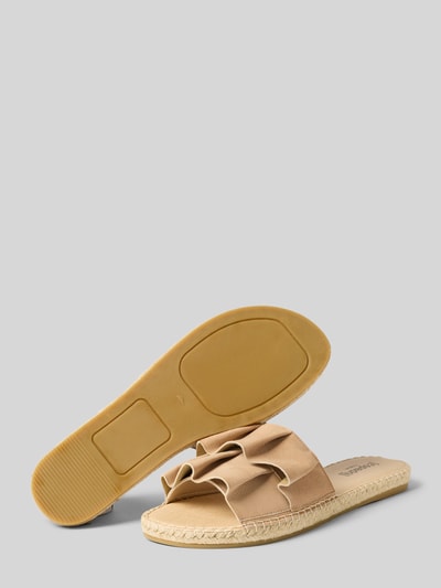 Produktfoto, Sandalette mit Volants Modell 'PLAGE VOLANT' von Espadrij, beige, Abgerundete-Spitze, Schlupfform, flache Gummisohle, Absatzhöhe 2 cm.