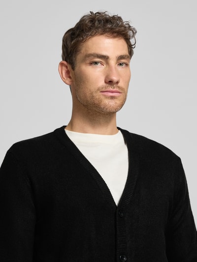 Casual Friday Kurtka z dzianiny o kroju slim fit z dekoltem w serek model ‘Heine’ Czarny 3