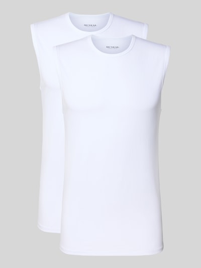 Productfoto, wit onderhemd met ronde hals van MCNEAL, slim fit, brede bandjes, katoen-elastaan mix, voorkant zichtbaar.