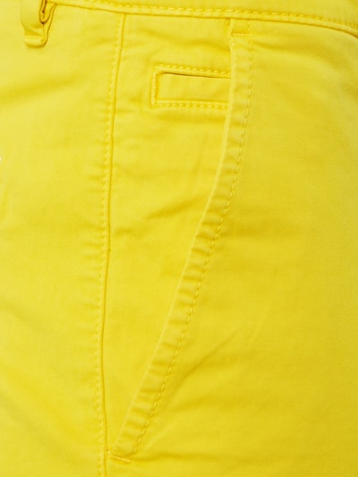 BOSS Orange Slim Fit Shorts mit Stretch-Anteil Modell 'Schino' Gelb 3