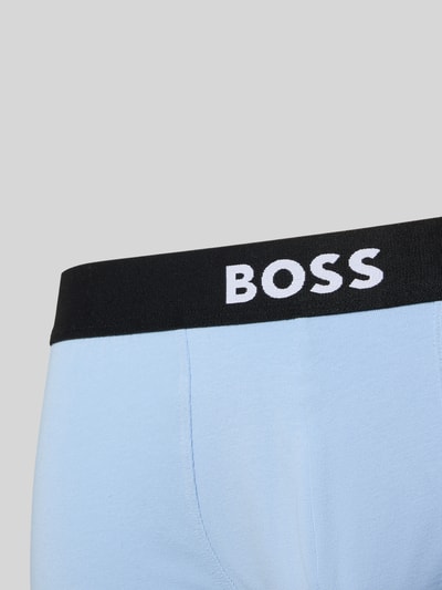Männermodel trägt Boxer Brief aus Baumwoll-Mix im 3er-Pack von BOSS, Optik: Unifarben, Passform: Skinny-Fit, Label-Bund, Materialverarbeitung: Stretch, Multipack:3er-Pack, Nahaufnahme Oberkörper.