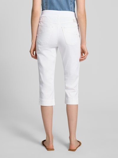 Kobiece model nosi Slim Fit Caprihose aus Baumwoll-Mix od Raphaela By Brax, efekt: jednolity kolor, krój: krój slim fit, ściągacz: elastyczny, materiał: mieszanka bawełny, całkowity widok z tyłu.