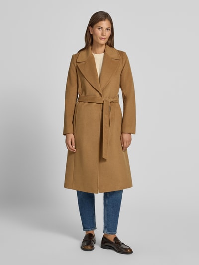 Kobieta prezentuje Regular Fit płaszcz z mieszanki wełny i kaszmiru od Lauren Ralph Lauren w kolorze karmelowym, gładka tekstura, pełen widok z przodu