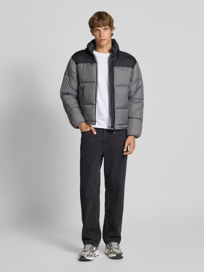 REVIEW Pikowana kurtka z kapturem z nadrukiem z logo Ciemnoszary 1