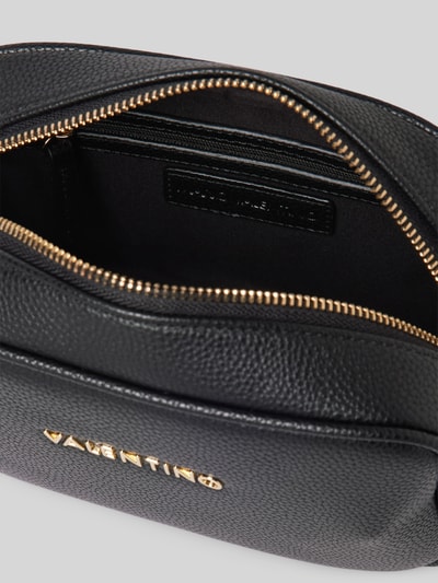 VALENTINO BAGS Torba na długim pasku z detalem z logo model ‘NEVER’ Czarny 4