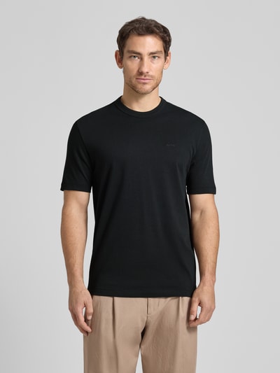 Mannelijk model draagt Regular Fit T-shirt uit puur katoen model 'H-TAUT 15' van BOSS, look: effen, ronde hals, korte mouw, pure katoen. Ganzkörperansicht von voren.