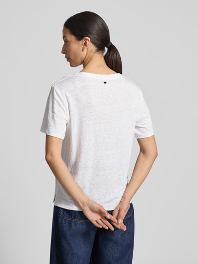 Frauenmodel trägt Regular Fit T-Shirt aus Leinen-Mix Modell 'PELOTA' von Weekend Max Mara, Optik: Unifarben, Feinstrick, Label-Applikation, Kurzarm, Ganzkörperansicht Rückansicht.