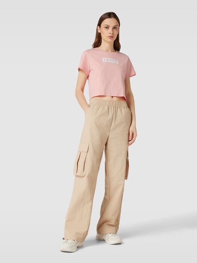 Levi's® Cropped T-Shirt mit Logo-Print Pink 1