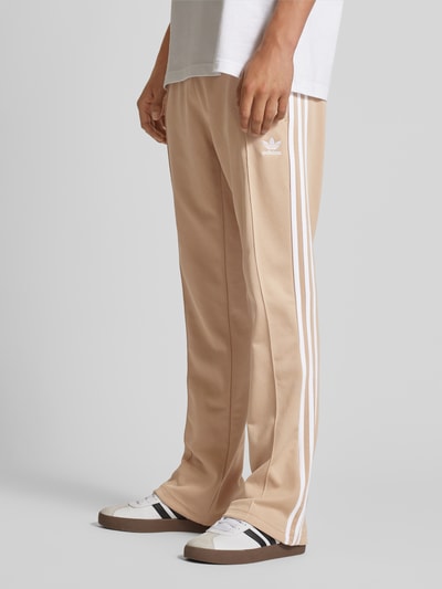 adidas Originals Flared Sweatpants mit elastischem Bund Beige 4