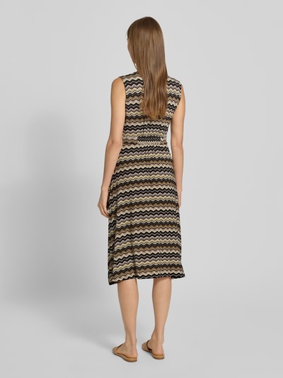 Zero Knielanges Kleid mit V-Ausschnitt Black 5