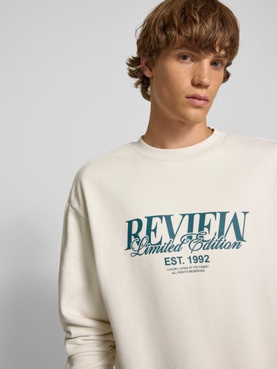 REVIEW Sweatshirt mit Rundhalsausschnitt und Label-Print Ecru 3