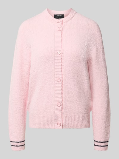 Produktfoto, Regular Fit Cardigan aus Baumwoll-Mix in Strick-Optik von Marc Cain, mieszanka bawełny, krój regular fit, imitacja dzianiny, okrągły dekolt, listwa guzikowa, długość tyłu w rozmiarze 36: 56 cm, długość rękawów w rozmiarze 36: 62 cm