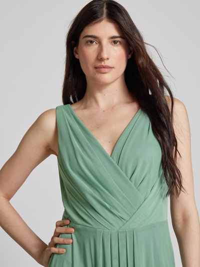 Christian Berg Cocktail Abendkleid mit Raffungen und V-Ausschnitt Gruen 3