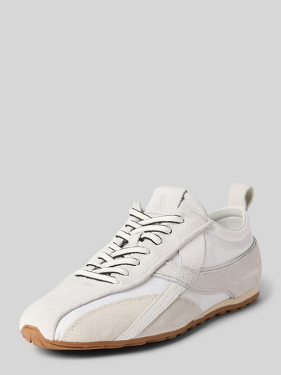 Produktfoto, Sneaker aus Leder-Mix mit Logo-Detail von ALOHAS, weiße und beigefarbene Töne, abgerundete Passform, Profilsohle, Damen, Schnürverschluss, Absatzhöhe 1 cm, Schafthöhe 7 cm, Schaftweite 9 cm, strukturierte Textur