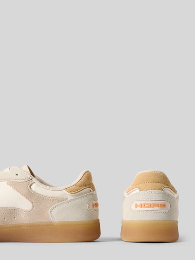 Produktfoto, Sneaker aus Leder-Mix Modell 'Park' von HOFF, beżowe oraz kremowe odcienie, zaokrąglony krój, sznurowanie, gładka podeszwa, wysokość obcasa w rozmiarze 40: 3 cm, wysokość cholewki w rozmiarze 40: 7 cm, szerokość w rozmiarze 40: 8 cm