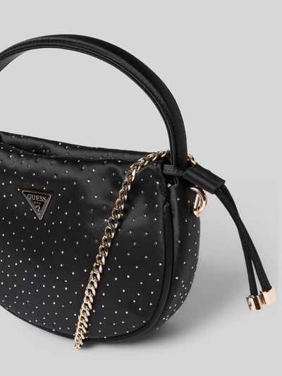 Produktfoto, schwarze Handtasche mit Ziersteinbesatz Modell 'ELSIE' von Guess, Label-Applikation, Magnetverschluss, Tragehenkel, goldfarbener Ketten-Schulterriemen, Maße ca. 22x15x6 cm, Länge Schulterriemen 108 cm, glatte Struktur, dezente Glanzeffekte, Hauptfach