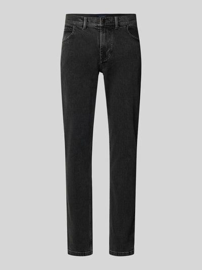 Produktfoto, Jeans aus Soft Denim mit 9% Cashmere-Anteil von Christian Berg Men in Schwarz, Slim Fit, sichtbare Eingrifftaschen und Verschluss, neutraler Hintergrund, Kontext: Herren Jeans mit Knopf- und Reißverschluss, Bundweite bei Größe 32/32 42 cm, Innenbeinlänge 82 cm