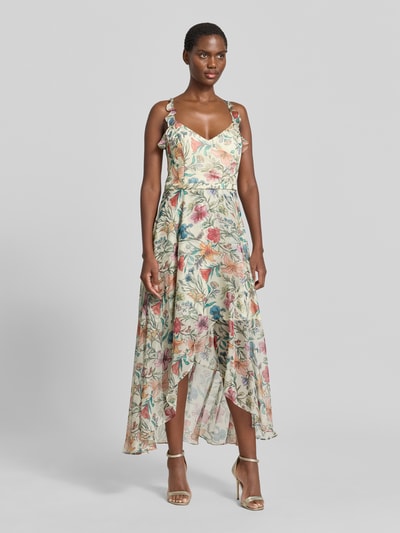 Frauenmodel trägt Cocktailkleid mit Herz-Ausschnitt von V.M., Maxikleid mit floralem Muster, Volants, tailliert, feine Textur, Ganzkörperansicht von vorne