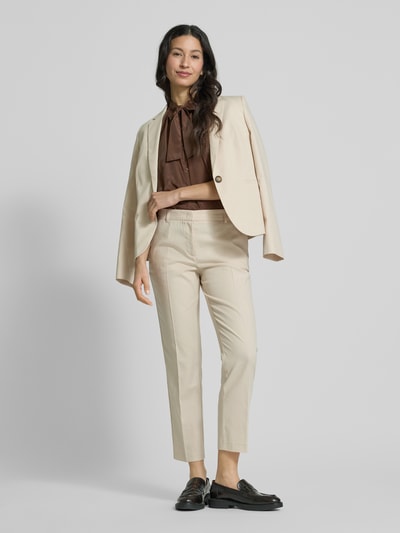 Christian Berg Woman Selection Regular Fit Stoffhose mit Bügelfalten Sand 1