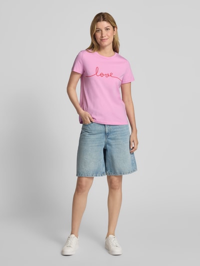 Vero Moda T-shirt o kroju regular fit z czystej bawełny model ‘KAMI’ Różowy 1
