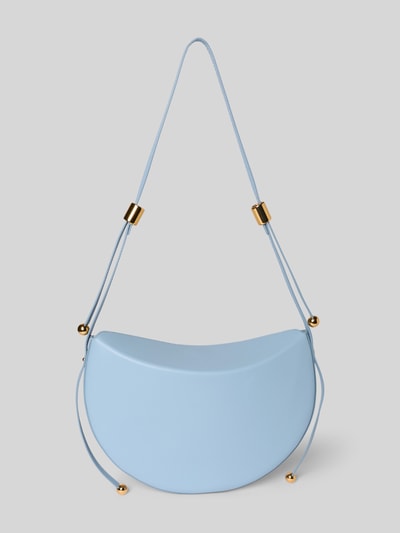 Produktfoto, Handtasche aus Leder mit Label-Detail von FURLA in hellblau mit goldenem Schulterriemen, glatte Oberfläche, Magnetverschluss