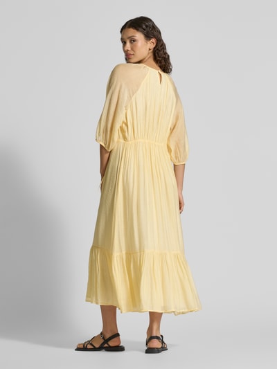 Christian Berg Woman Selection Midi-jurk in laagjeslook Lichtgeel - 5