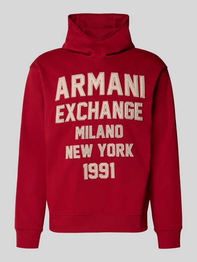 Produktfoto, Hoodie mit Label-Stitchings von Armani Exchange in Rot, reine Baumwolle, Regular Fit, hochschließende Kapuze, sichtbare Stickerei