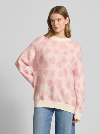 Frauenmodel trägt Relaxed-Fit Strickpullover mit Woll-Mohair-Anteil Modell 'Sallyna_B' von HUGO BLUE, Optik: Unifarben, Allover-Muster, Rundhals, Intarsien, gerippte Abschlüsse, Stricktextur, Ganzkörperansicht von vorne.