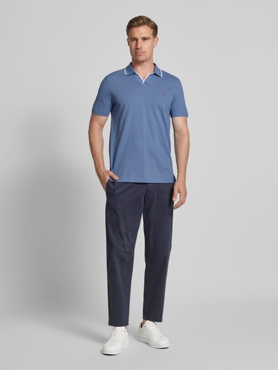 Christian Berg Men Regular Fit Poloshirt mit Logo-Stitching und Polokragen Jeansblau 1