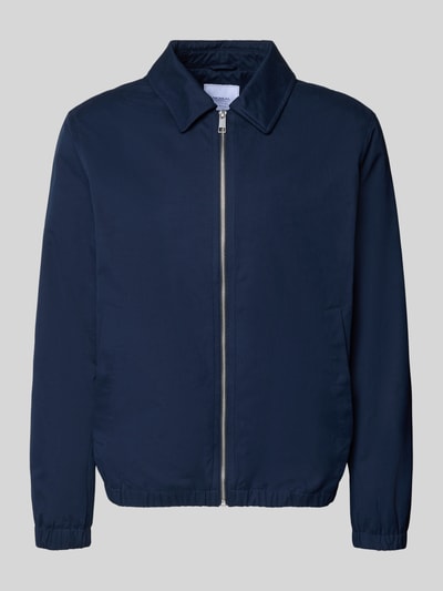 Produktfoto, Regular Fit Jacke mit Umlegekragen von MCNEAL, dunkelblau, Reißverschluss, elastische Abschlüsse, glatte Struktur, Herrenmode
