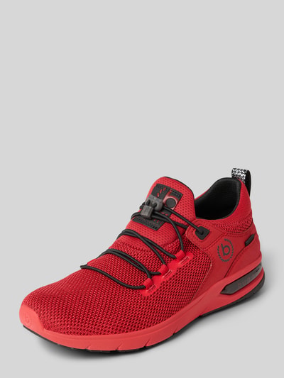 Produktfoto, Sneaker mit Schnürverschluss Modell 'Numbis' von Bugatti in Rot mit abgerundete Spitze, Label-Detail, strukturierte Sohle, Absatzhöhe 5 cm, Schafthöhe 8 cm, Schaftweite 7 cm.