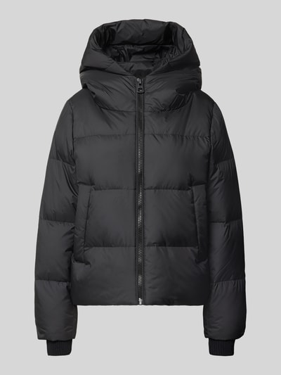 Produktfoto, schwarze Regular Fit Daunenjacke mit Label-Patch von Marc O'Polo, glatte Oberfläche, breite Steppnähte, Damen Daunenjacke