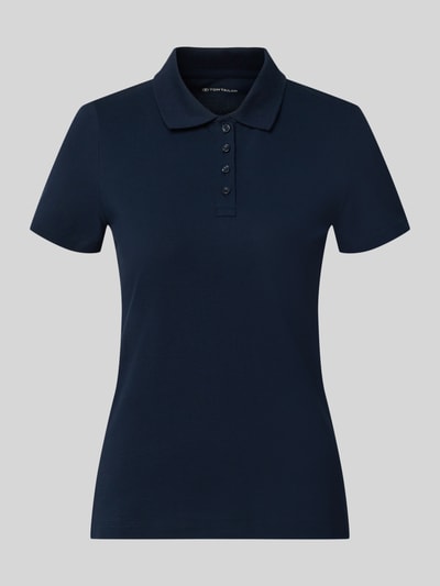 Produktfoto, dunkelblaues Regular Fit Poloshirt aus reiner Baumwolle von Tom Tailor, dezente Struktur, kurzer Ärmel, Damen Poloshirt.