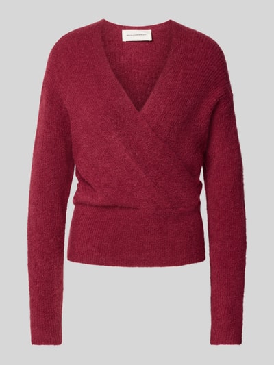 Produktfoto, Strickpullover in Wickel-Optik Modell 'Bondie Hope' von MSCH Copenhagen in Dunkelrot mit Woll-Anteil, V-Ausschnitt, strukturierte Textur.