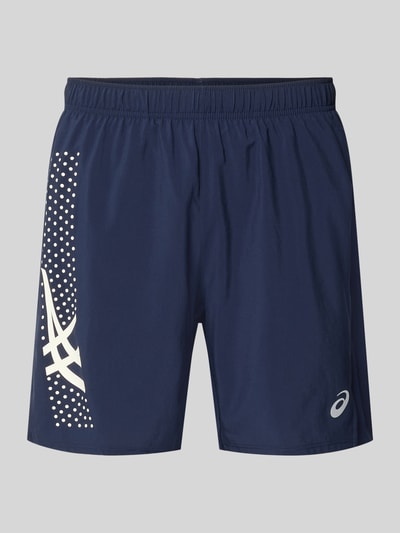 Productfoto, Regular Fit korte broek met geïntegreerde slip Model 'ICON' van ASICS TIGER, logoprint, elastische band, heren, bandwijdte maat M 37 cm, binnenbeenlengte maat M 18 cm, donkerblauw met witte details