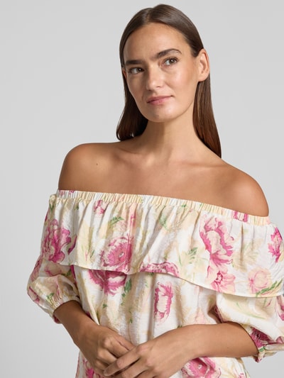 Frauenmodel trägt Regular Fit Bluse aus Viskose-Mix Modell 'Maise' von FREE/QUENT mit floraler Allover-Print, Halbarm, Rüschenbesatz, Nahaufnahme Oberkörper