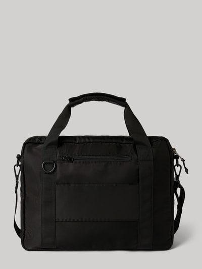 Produktfoto, Laptop-Tasche mit abnehmbarem Trageriemen von AY STUDIOS in Schwarz, rechteckige Form, glatte Nylon-Oberfläche, Reißverschlussfächer außen, Maße 42x32x7 cm, Länge Schulterriemen 98 cm.