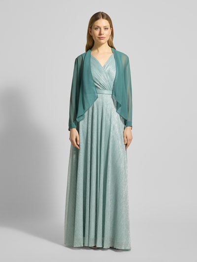 Kobiece model nosi Kurtka 'Jacke aus Chiffon in offener Passform' od Vera Mont, szyfon, krój prosty, półprzezroczysty materiał, długość tyłu w rozmiarze 36: 46 cm, zdjęcie całej sylwetki z przodu