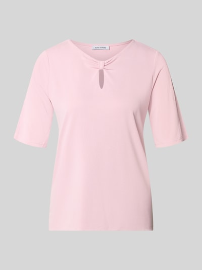Produktfoto, T-Shirt aus Modal-Mix von MORE & MORE in zartem Rosa, taillierte Passform, V-Ausschnitt mit Keyhole-Detail, halbärmeliges Design, Rückenlänge 59 cm bei Größe 36, glatte Textur