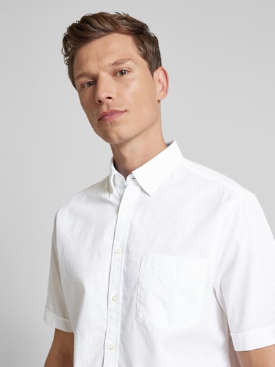 Christian Berg Men Koszula casualowa o kroju regular fit z kołnierzykiem typu button down Biały 3