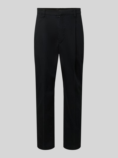 Produktfoto, Regular Fit Chino aus Baumwoll-Mix Modell 'TAAMIR PLEATED' von Armedangels, czarny kolor, gładka powierzchnia, szlufki na pasek, zakładki, wyhaftowane logo, wpuszczane i tylne kieszenie, zapięcie na haczyk i ukryty zamek błyskawiczny, mieszanka bawełny
