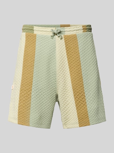 Produktfoto, Straight Fit Shorts mit Strukturmuster von BLKVIS, grüne und beige Streifen, Elastischer-Material-Mix mit Rayon-Anteil, Tunnelzug, Eingrifftaschen, Gesäßtasche, Bundweite 38 cm, Innenbeinlänge 17 cm