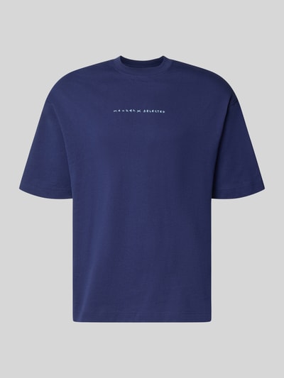 Produktfoto, granatowy męski t-shirt o kroju relaxed fit z białym nadrukiem, miękka bawełna, Relaxed Fit T-Shirt aus reiner Baumwolle Modell 'NORMAN' von Selected Homme