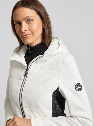 Marc Cain Kurtka pikowana o kroju slim fit z kapturem Złamany biały 3