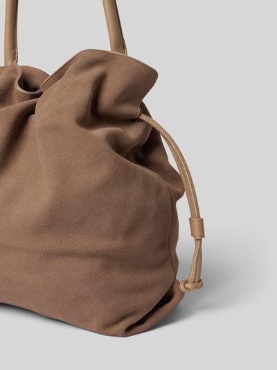 Productfoto, Handtasche aus Leder Modell 'Cool Companion' van Hey Marly, echt leer, beige kleur, tunnelkoord, zachte textuur, magnetische sluiting, schouderriem 96 cm, breedte 40 cm, lengte 33 cm, diepte 16 cm
