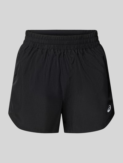 Produktfoto, schwarze Shorts mit elastischem Bund, reflektierenden Details und rückseitiger Reißverschlusstasche, Modell 'NAGINO' von ASICS TIGER, gerade Passform, Seitentaschen, glatte Textur.