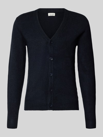 Produktfoto, dunkelblaue Strickjacke mit Knopfleiste Modell 'HEINE' von Casual Friday, V-Ausschnitt, gerippte Abschlüsse, glatte Textur.