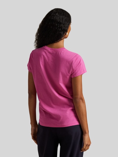 Frauenmodel trägt T-shirt mit Label-Stitching von Polo Ralph Lauren aus bawełna, krój regular fit, okrągły dekolt, długość tyłu 54 cm, Ganzkörperansicht Rückansicht